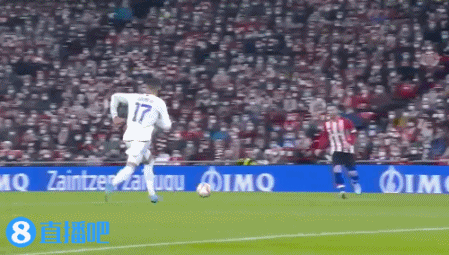 足球国足归化球员表现稳健，获媒体点赞