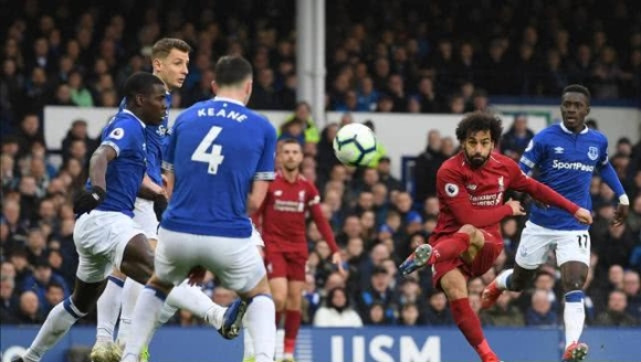 英超曼联和铁锤帮踢平，胖虎大力轰门式传球助攻达洛特种瓜得豆！