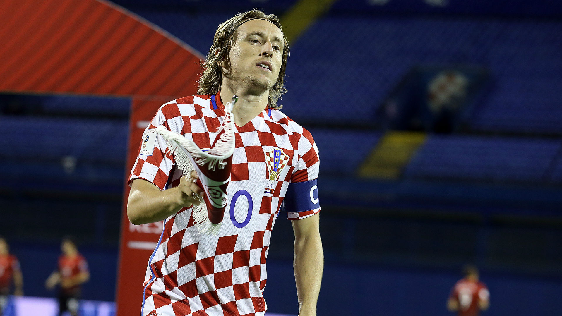 下滑严重！39岁的霍福德，本赛季什么水平？